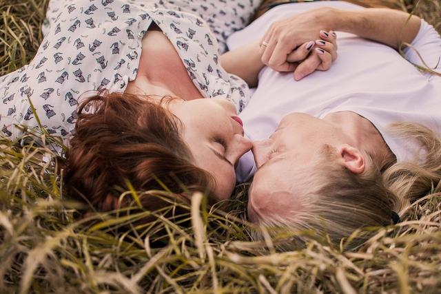 三个中年出轨女人的自述:“婚内出轨,我也很煎熬!”