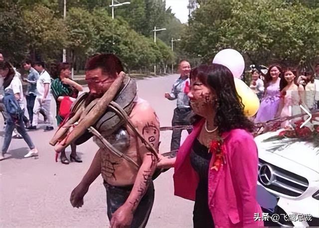 新娘结婚被多名男性亲友亲脸打屁股 婚闹?还是耍流氓?