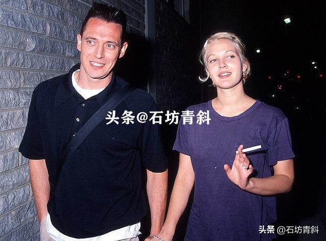 坏女孩的起伏人生:13岁吸毒,19岁结婚两个月分手,48岁独带俩娃