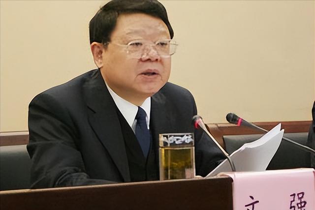 令人发指!强奸4名中学生,包养警花,玩弄女星,简直罄竹难书