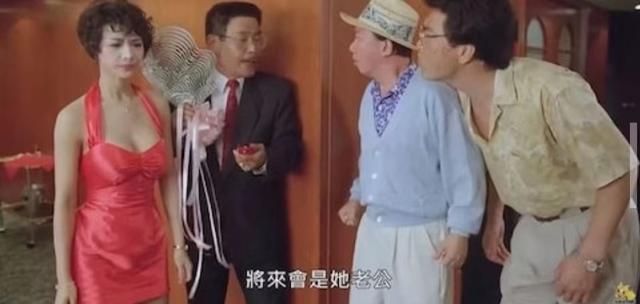 身形消瘦!香港名女星现身好友聚会,胸前肋骨凸出仍难掩傲人身材