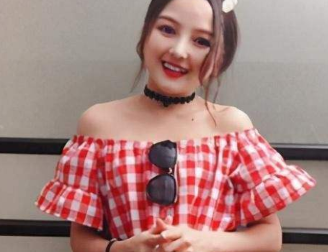 “最美袖珍人”黄韵伊,1米35酷似女明星,年入百万仍然单身
