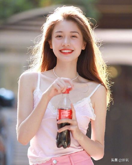这张忧郁的甜妹脸,随便一张都是会被美少女们拿来做头像的程度