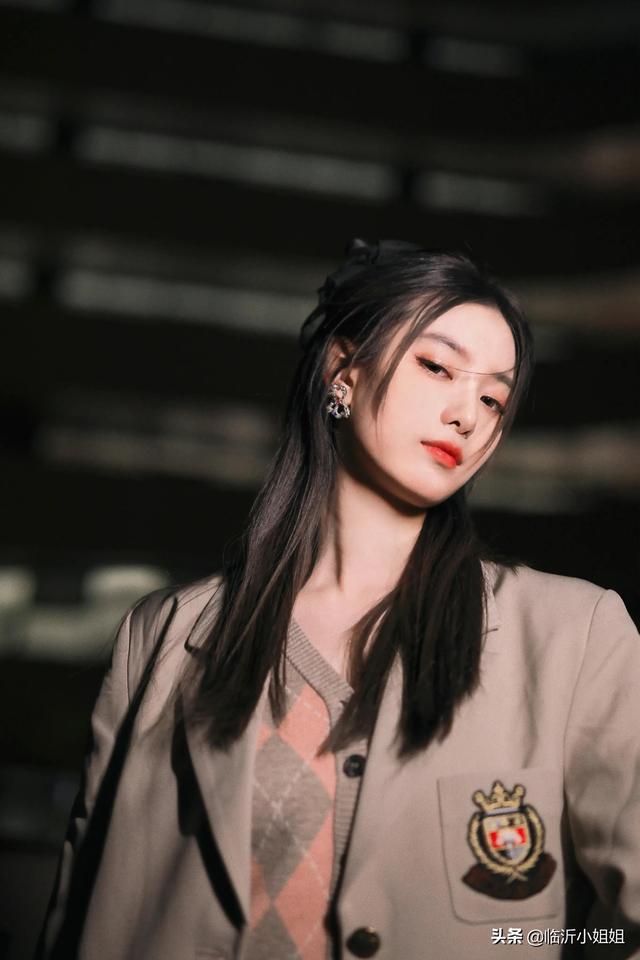 徐艺洋,性感妩媚的清爽美女,俏丽冷艳的外形,美爆啦