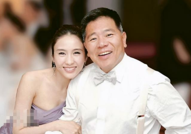 身材火辣、美如少女,这10位生过娃的中年女星性感起来太迷人