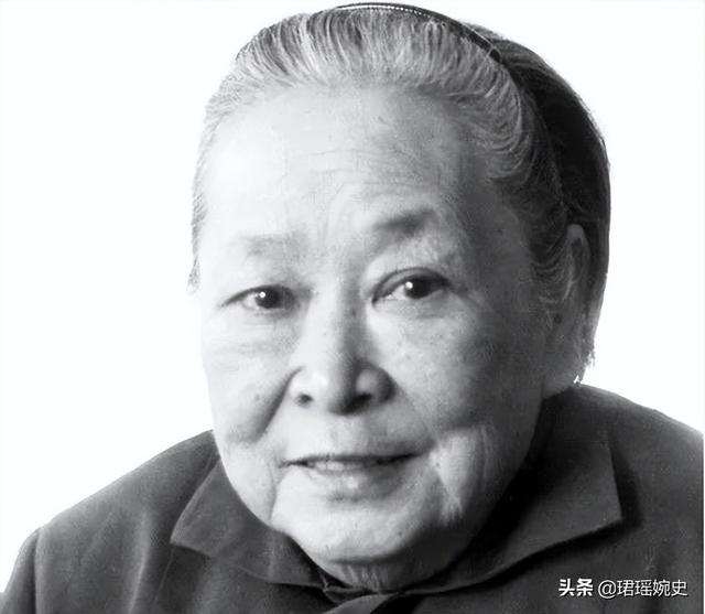 黄埔军校最美女兵,给两位正国级当过秘书,丈夫也是正国级