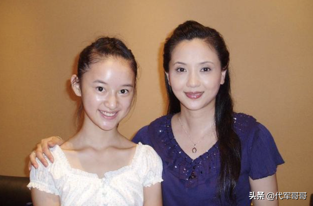 “江南第一美女”陶慧敏:嫁给初恋恩爱至今,却被谣传守寡10年