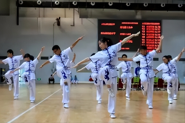 中国第一女警雷敏:17岁破格录取成为女特警,大校军衔却嫁给保安