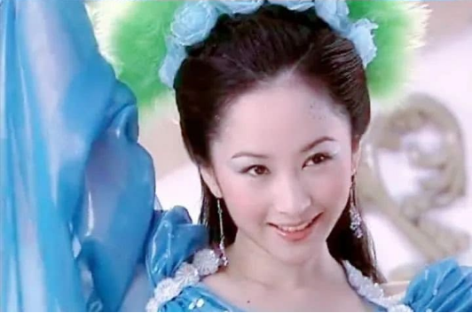 没想到啊!长大后才发现,“她们”居然是一个人演的