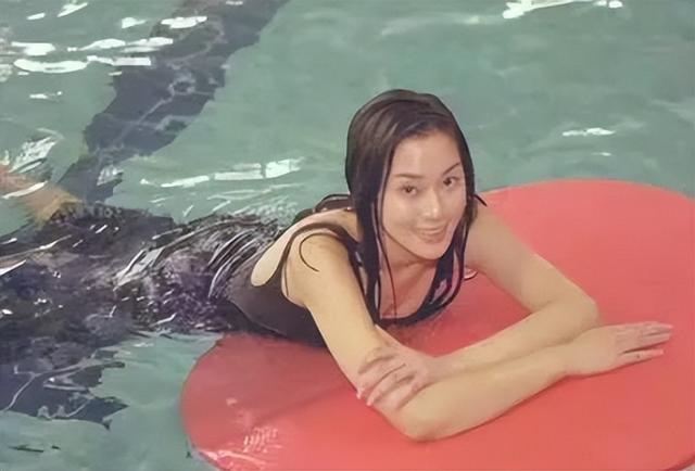 身材火辣、美如少女,这10位生过娃的中年女星性感起来太迷人