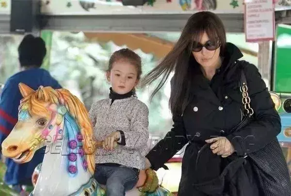 她是全球公认的最性感女神:“裸露”却不情色的人间尤物