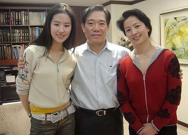 8位加入外籍的内地女星:有人离婚有人丧夫,有人国内挣钱国外花