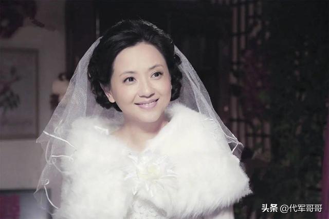 “江南第一美女”陶慧敏:嫁给初恋恩爱至今,却被谣传守寡10年