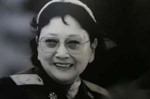 美女美(这4位很有魅力的女明星，各有各的美，气质迷人，网友：真的很美)