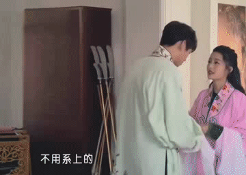 强吻、摸胸、掀裙底,娱乐圈的“不雅之举”是意外还是趁机揩油?