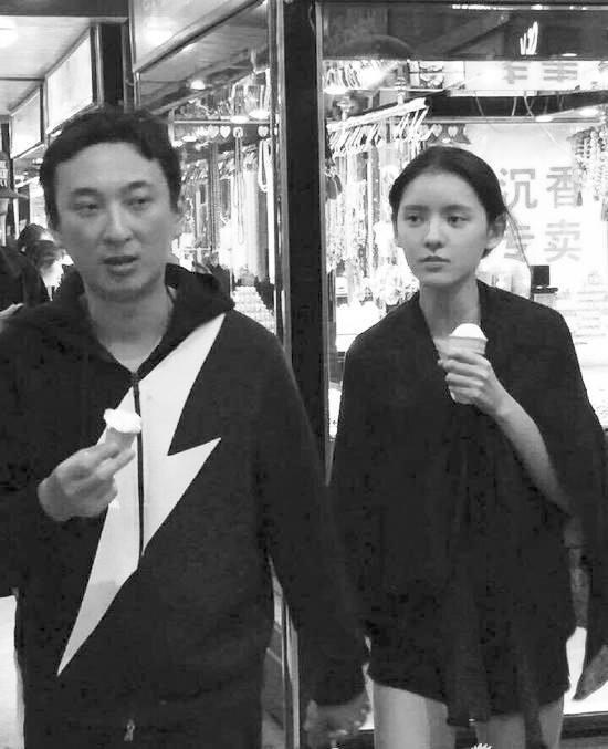 曝90后小花上位全靠睡,与多位公司领导发生关系,私生活极度混乱