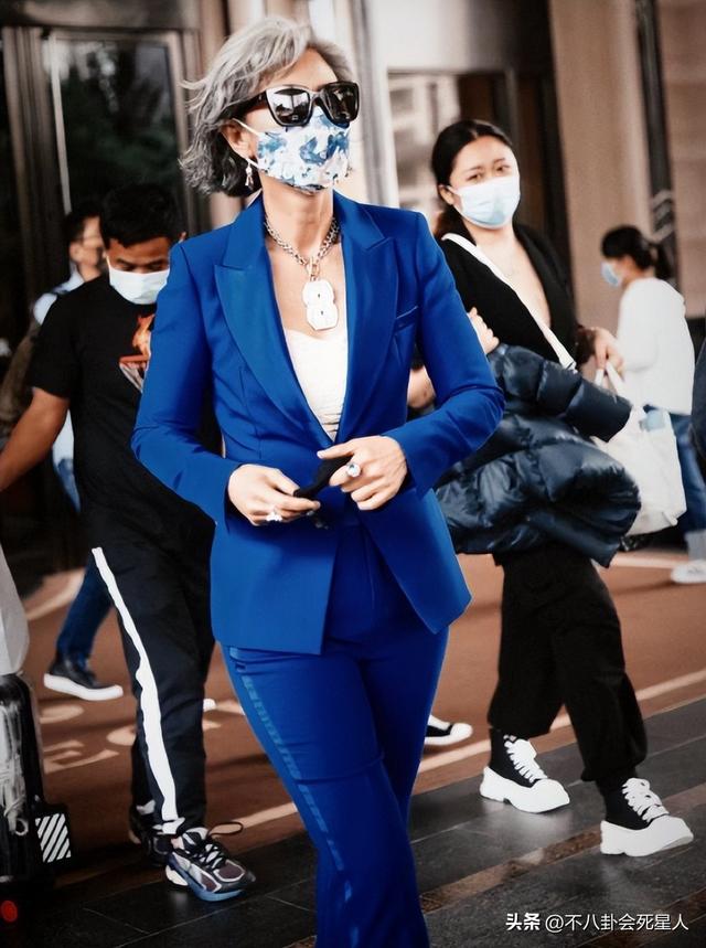 60+女星走红毯:穿西装、性感深V,比年轻女星更“大胆”
