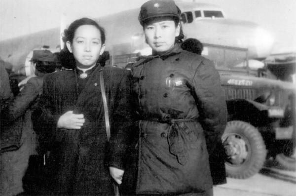 黄埔军校最美女兵,给两位正国级当过秘书,丈夫也是正国级