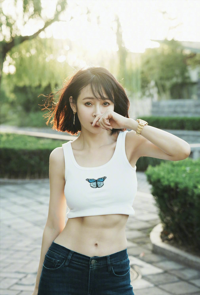 许晴的臀,柳岩的胸,这些年过半百的女星依旧风韵犹存