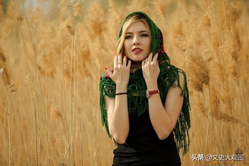 乌克兰富人区美女的生活有多奢侈?看看她们吃的就知道了