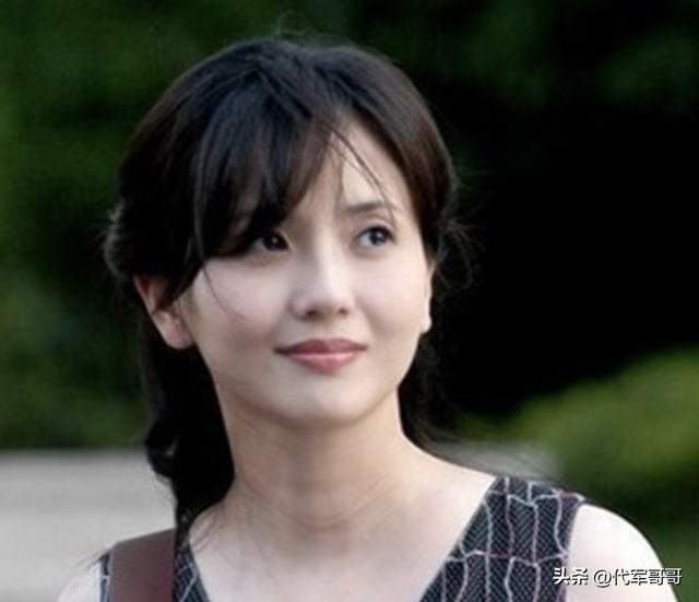“江南第一美女”陶慧敏:嫁给初恋恩爱至今,却被谣传守寡10年