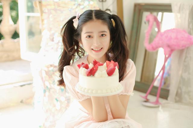 故事:美女被绑上后疯狂反抗,硬生生将男人手臂上的肉咬下