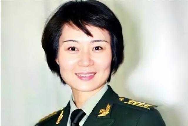 中国第一女警雷敏:17岁破格录取成为女特警,大校军衔却嫁给保安