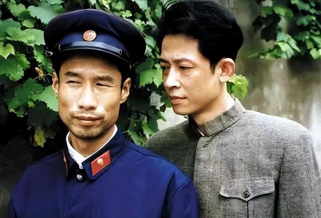 10部评分高的谍战剧,《悬崖》垫底,《潜伏》只能排第二