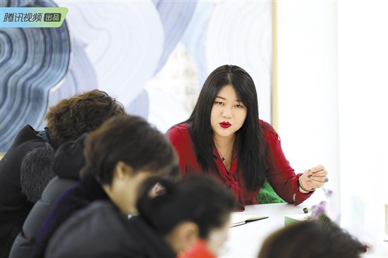 200斤女胖子,为减肥割胃,却19岁买房,捧红范冰冰,凭啥?