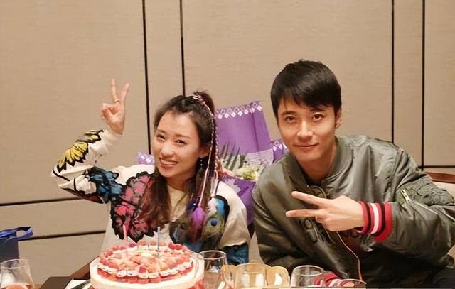 洪欣婚变 钟丽缇直播时痛哭 姐弟恋到底是美容圣品还是慢性毒药