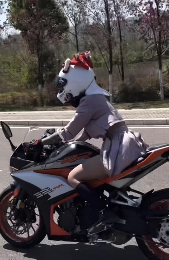 又有美女网红骑手车祸去世!现场一片狼藉好惨烈,生前不听人劝阻