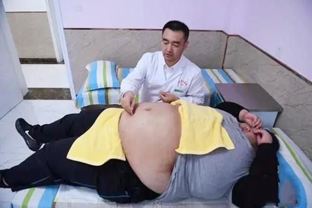 体重达1450斤的“超大美女”,被高富帅博士倒追,后生下2个儿子