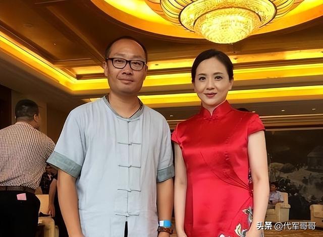 “江南第一美女”陶慧敏:嫁给初恋恩爱至今,却被谣传守寡10年