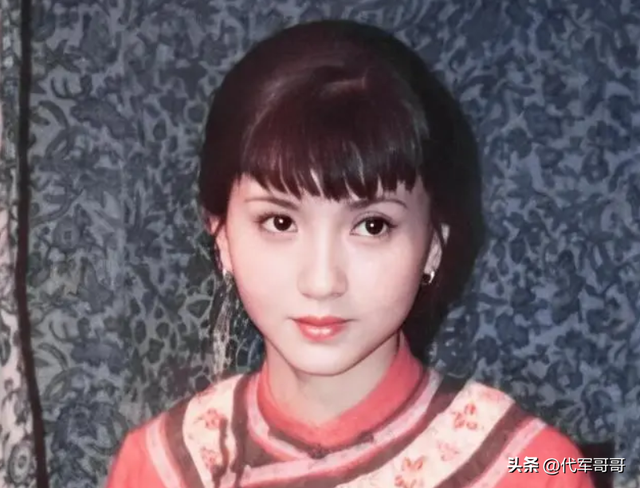 “江南第一美女”陶慧敏:嫁给初恋恩爱至今,却被谣传守寡10年