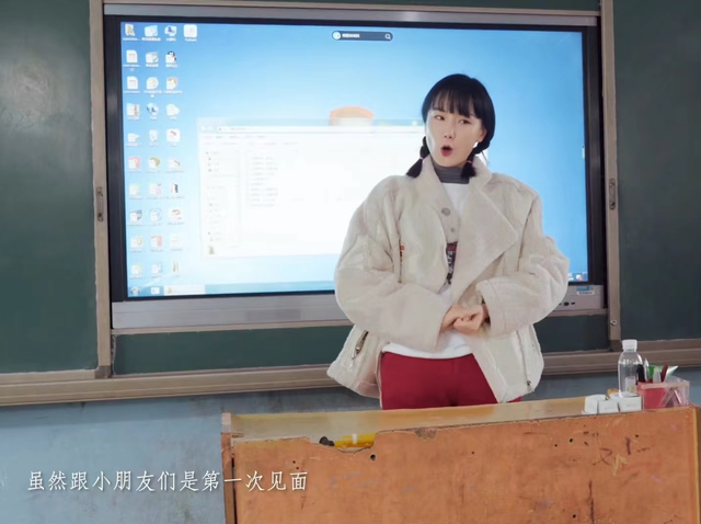 风云榜红毯生图:副乳、排骨胸、高开叉走光,露得越多越尴尬