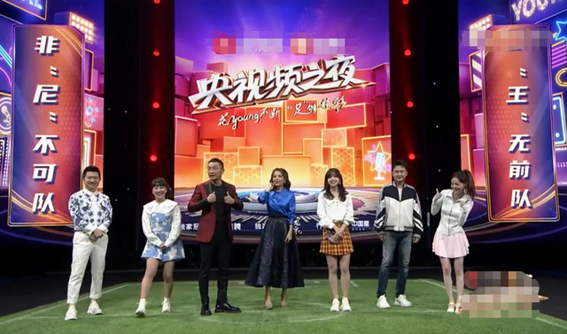 风云榜红毯生图:副乳、排骨胸、高开叉走光,露得越多越尴尬