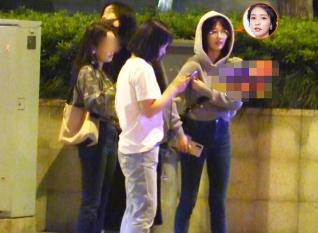 白鹿外出吃宵夜被拍,当街挠咯吱窝,动作太糙没眼看
