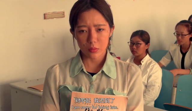 粉丝绑架美女主播,玩真心话大冒险,错一题就脱一件衣服,电影