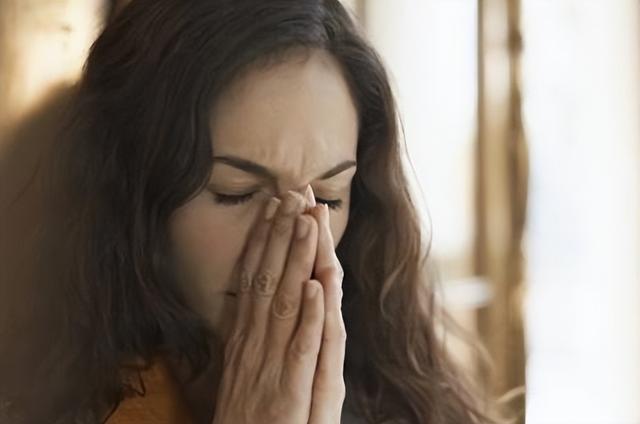 女性“下面”会发臭、有异味?多半是这3个原因导致!