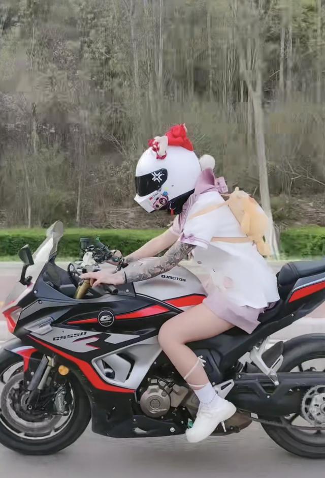 又有美女网红骑手车祸去世!现场一片狼藉好惨烈,生前不听人劝阻