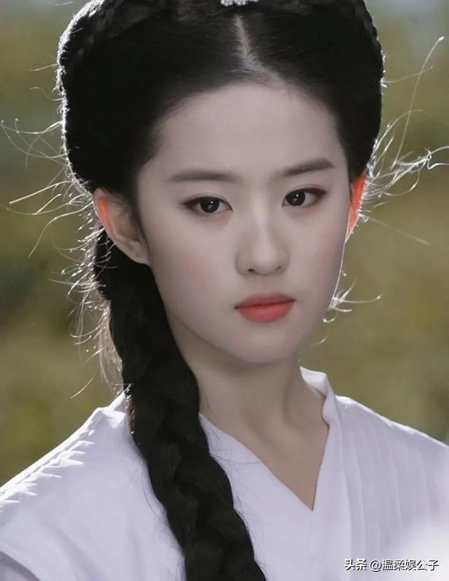 刘亦菲到底算不算中国第一美女?看看她和范冰冰的合照你就有答案