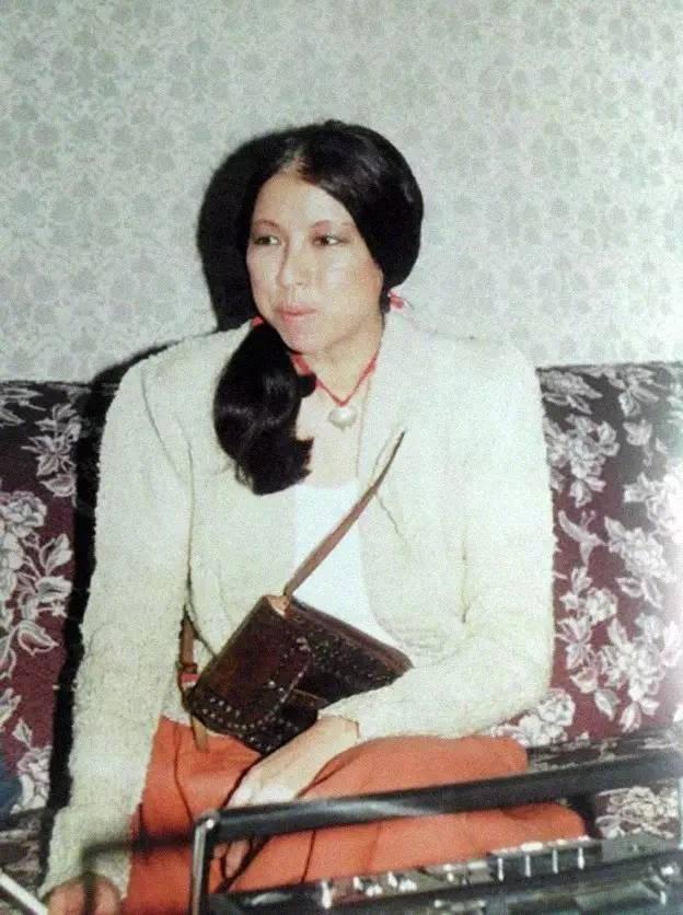 三毛:1次求婚被拒,2任丈夫死亡,3个想嫁的男人,4次自杀
