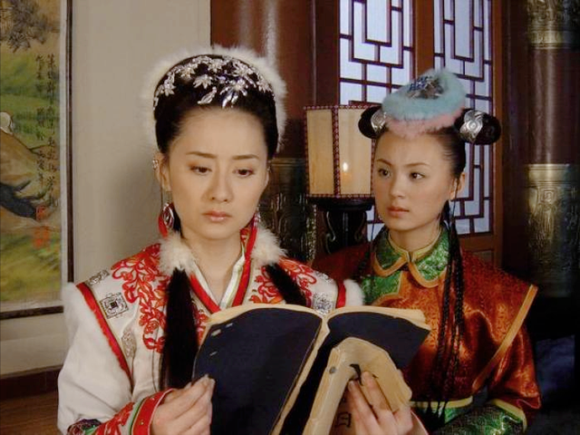没想到啊!长大后才发现,“她们”居然是一个人演的