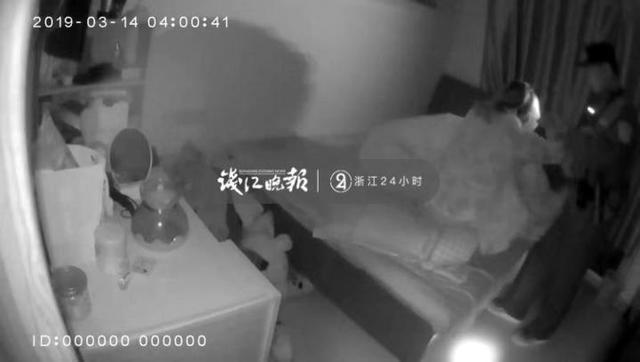 深夜陌生女子敲开门,直接闯进家,边走边脱躺上床,这是什么神仙操作?