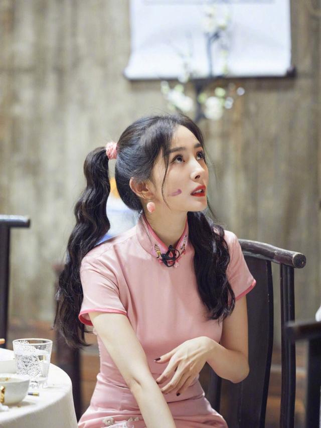 许晴的臀,柳岩的胸,这些年过半百的女星依旧风韵犹存