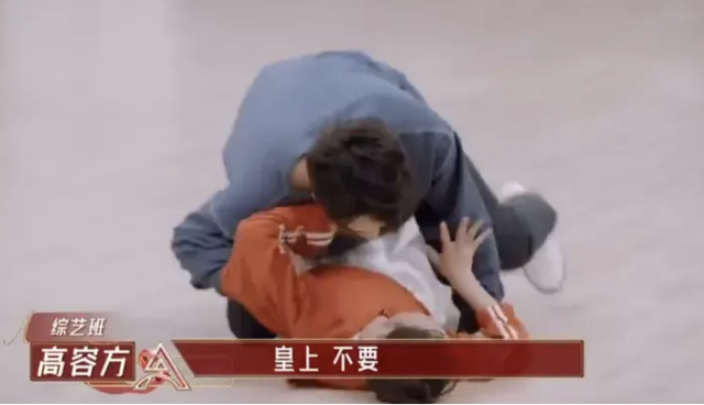 强吻、摸胸、掀裙底,娱乐圈的“不雅之举”是意外还是趁机揩油?