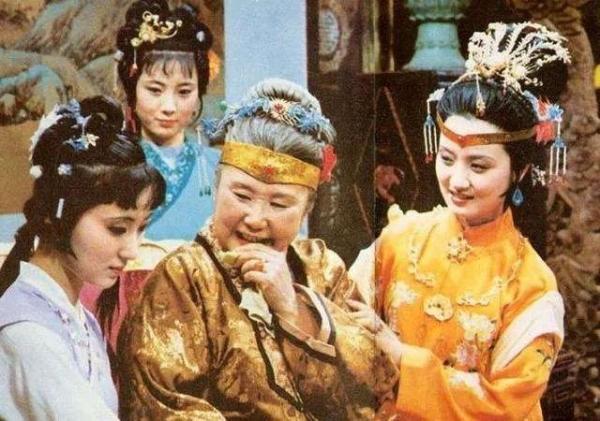 《乘风破浪的姐姐》中的“姐姐”,该不该翻译成“sisters”?