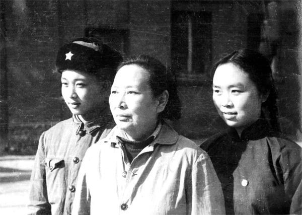 黄埔军校最美女兵,给两位正国级当过秘书,丈夫也是正国级