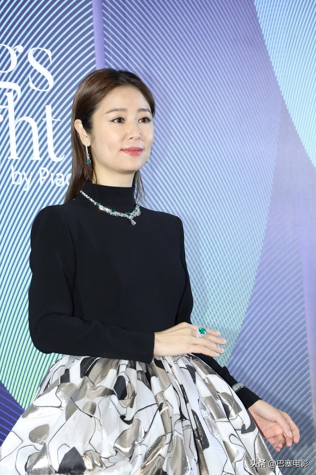外媒镜头下的国内女星,真实堪比照妖镜,孙俪露怯,刘亦菲扛住了