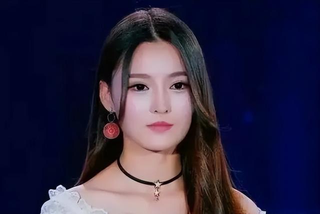 美女带祖传宝物鉴定,专家直言:您祖上何人?报价后遭疑现场开撕